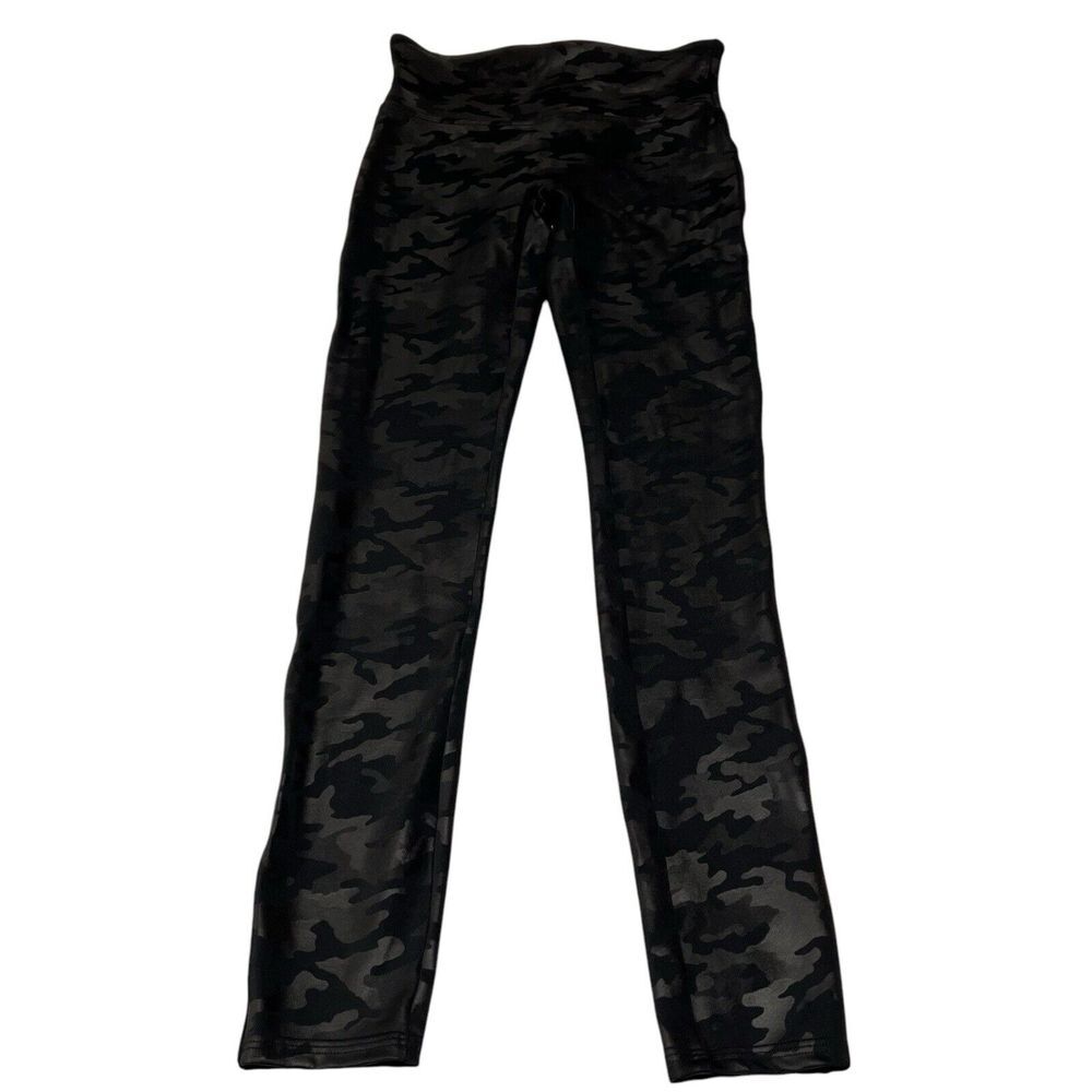 SPANX Women's faux leather camo‎ black Mid-rise waisted shaping leggings Medium
